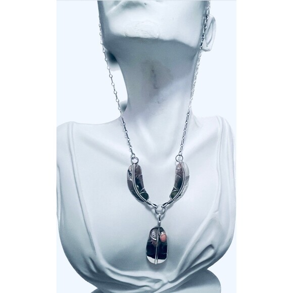 Navajo Sterling Spiny Oyster Feather Necklace #159 SIGNED - Picture 1 of 5